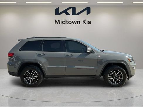 Used 2021 Jeep Grand Cherokee Trailhawk w/ Trailhawk Luxury Group AWD/4WD image 2
