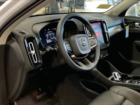 New 2025 Volvo XC40 B5 Ultra w/ Protection Package Premier image 9