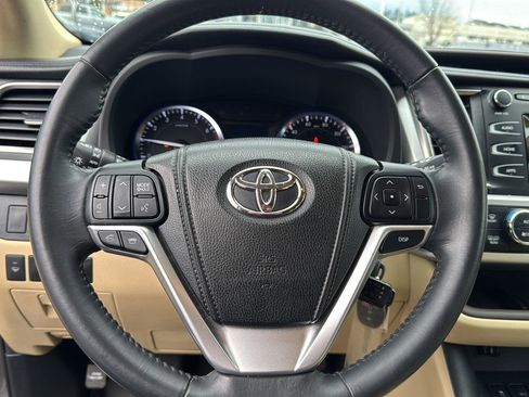 Used 2014 Toyota Highlander Plus image 17