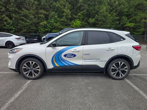 Used 2022 Ford Escape SE w/ SE Sport Appearance Package FWD image 4