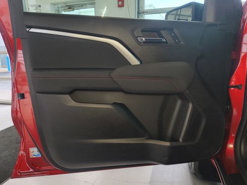 Used 2023 Chevrolet Colorado Z71 w/ Z71 Convenience Package 2 image 17