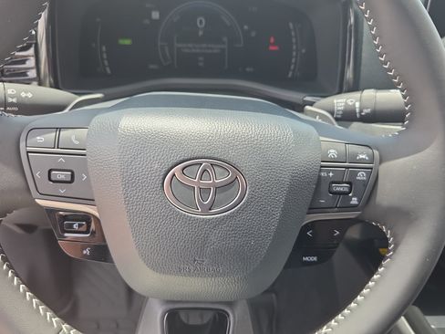 Used 2026 Toyota Camry SE FWD image 16