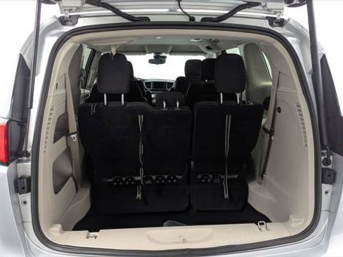 Used 2023 Chrysler Voyager LX FWD image 18