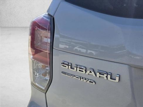 Used 2017 Subaru Forester 2.5i Touring image 12