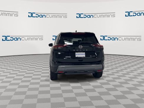 Used 2024 Nissan Rogue SL AWD/4WD image 7
