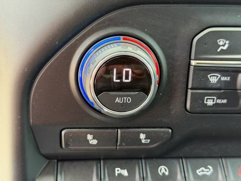 Used 2021 Chevrolet Silverado 1500 LT Trail Boss w/ Convenience Package II image 30