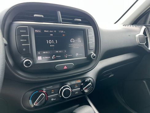 Used 2025 Kia Soul LX w/ LX Technology Package FWD image 20