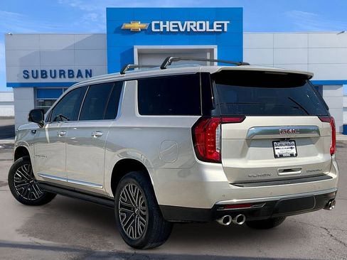Used 2021 GMC Yukon XL Denali w/ Denali Premium Package AWD/4WD image 11