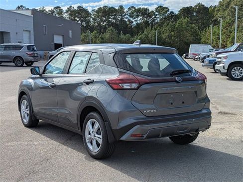 New 2025 Nissan Kicks Play S image 5