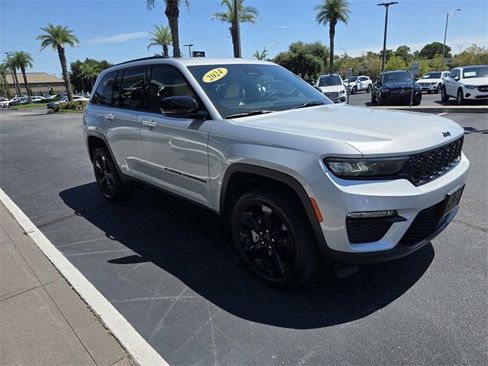 Used 2024 Jeep Grand Cherokee Limited w/ Black Appearance Package image 4
