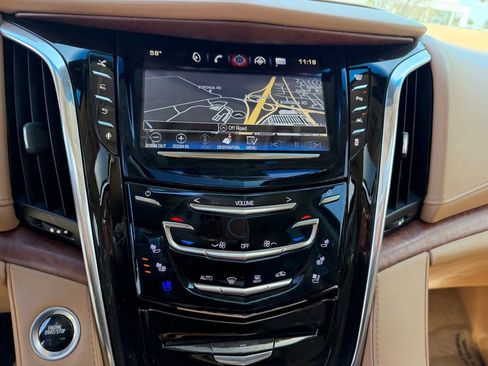 Used 2016 Cadillac Escalade ESV Platinum AWD/4WD image 23