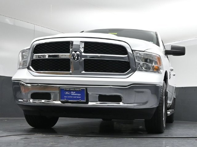 Used 2021 RAM 1500 Classic SLT AWD/4WD image 35