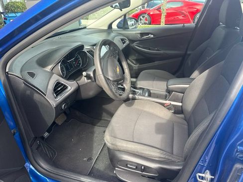 Used 2017 Chevrolet Cruze LT w/ Convenience Package FWD image 6