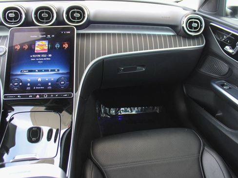 Used 2023 Mercedes-Benz C 300 Sedan image 10