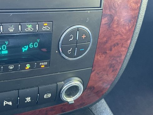 Used 2011 Chevrolet Silverado 2500 LTZ w/ LTZ Plus Package image 27