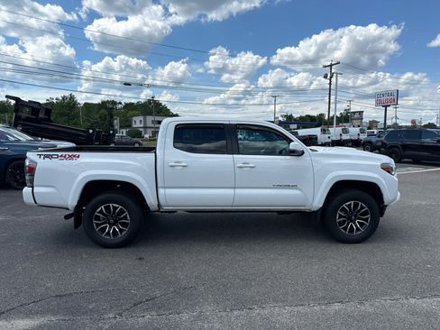 Used 2022 Toyota Tacoma TRD Sport AWD/4WD image 6