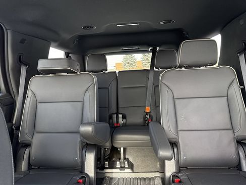 Used 2024 GMC Yukon SLT w/ SLT Luxury Package AWD/4WD image 36