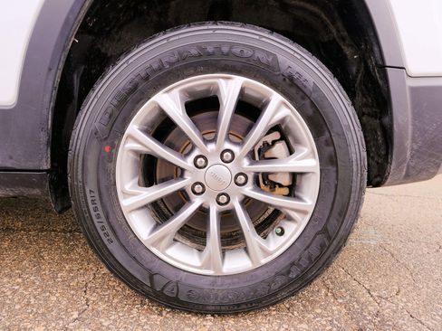 Used 2022 Jeep Cherokee Latitude Lux w/ Sun & Sound Group image 42