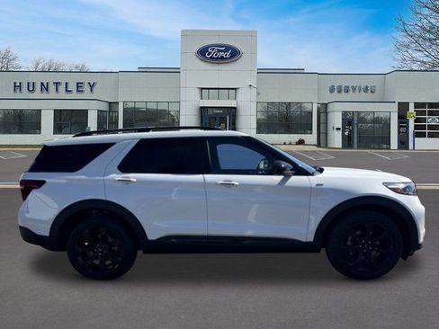 Used 2023 Ford Explorer ST-Line w/ Class IV Trailer Tow Package AWD/4WD image 3