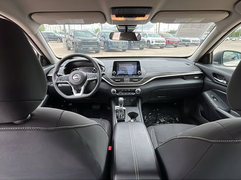 Used 2025 Nissan Altima 2.5 SV FWD image 25