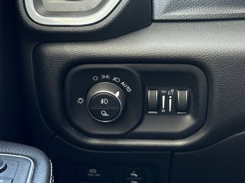 Used 2024 RAM 1500 Laramie AWD/4WD image 40