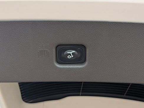 Certified 2023 Lincoln Nautilus AWD w/ Premium Package image 19