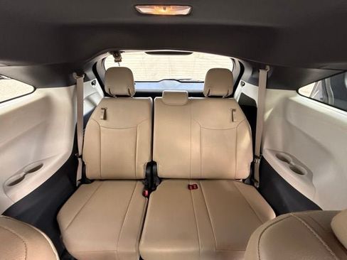 Used 2023 Toyota Sienna XLE FWD image 15