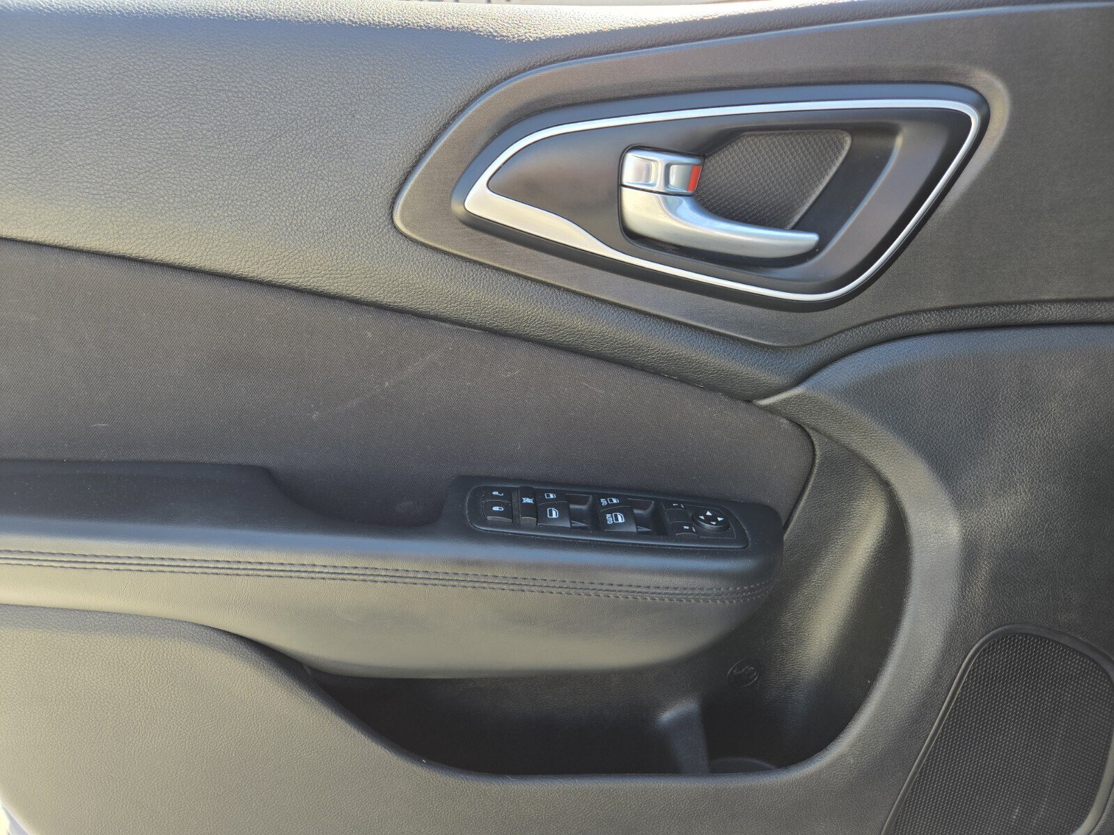 Used 2015 Chrysler 200 Limited w/ Convenience Group FWD image 13