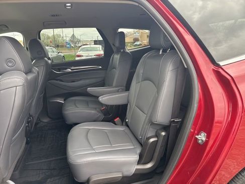 Used 2018 Buick Enclave Essence image 24