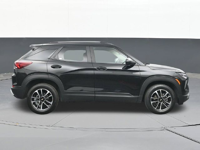 Used 2025 Chevrolet TrailBlazer LT AWD/4WD image 16