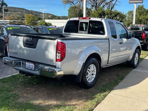Used 2020 Nissan Frontier SV image 2