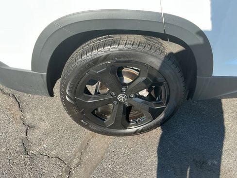 Certified 2025 Volkswagen Taos SEL w/ Black Wheel Plus Package image 27