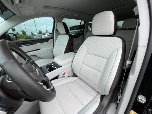 Used 2024 GMC Acadia Denali FWD image 21