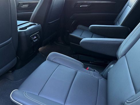 New 2025 Chevrolet Suburban Premier image 12