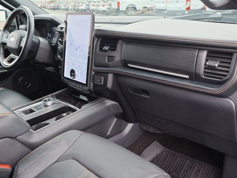 Certified 2023 Ford Expedition Platinum image 40