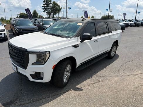 Used 2024 GMC Yukon XL Denali AWD/4WD image 2