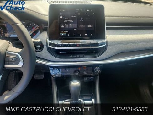Used 2025 Jeep Compass Latitude AWD/4WD image 17