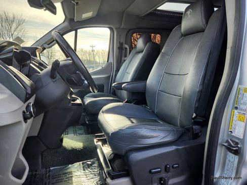 Used 2017 Ford Transit 150 XLT image 41