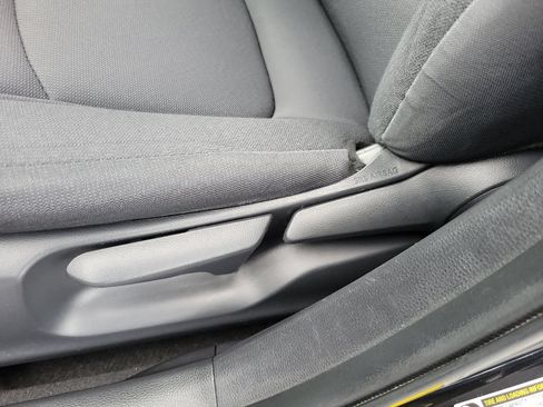 Used 2020 Toyota Corolla LE FWD image 31