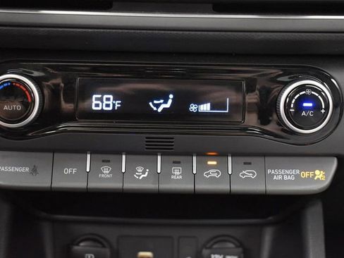 Used 2022 Hyundai Kona Limited image 19