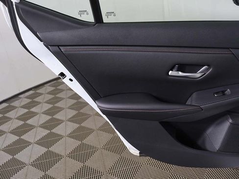 Used 2023 Nissan Sentra SR w/ SR Premium Package FWD image 23
