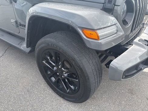 Used 2023 Jeep Gladiator Overland image 9