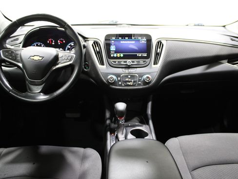 Used 2022 Chevrolet Malibu RS image 2