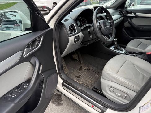 Used 2018 Audi Q3 2.0T Premium w/ Convenience Package AWD/4WD image 19