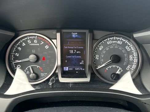 Used 2020 Toyota Tacoma TRD Sport AWD/4WD image 26