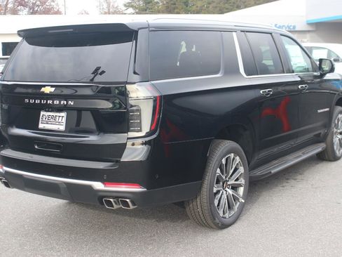 New 2026 Chevrolet Suburban High Country image 7