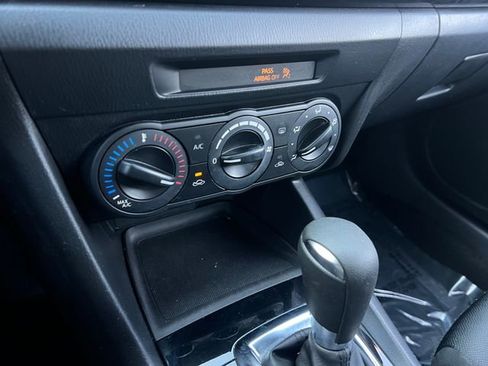 Used 2016 MAZDA MAZDA3 i Sport image 23
