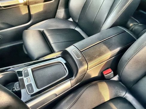 Used 2024 Mercedes-Benz GLB 250 4MATIC w/ Exclusive Package image 23