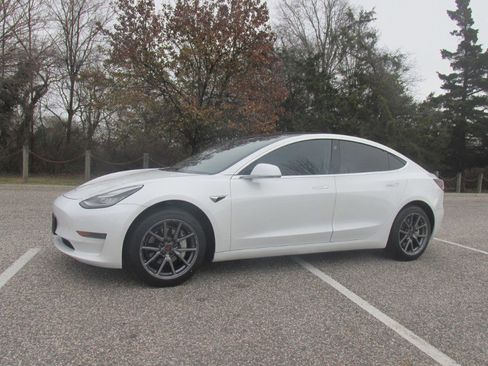 Used 2020 Tesla Model 3 image 4