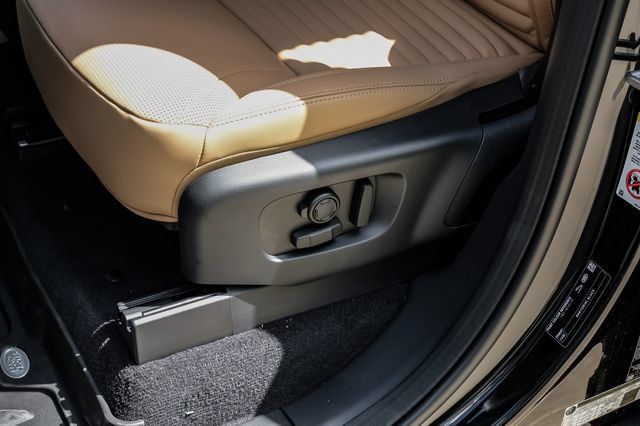 New 2026 Land Rover Discovery Limited Edition AWD/4WD image 46